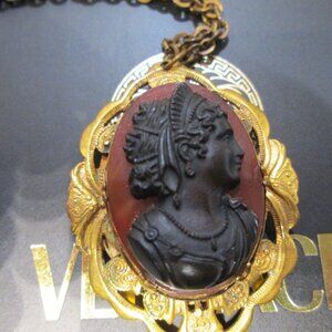 Old Timey collectors Cool Grecian Style Necklace Locket Oval pendant.Rare